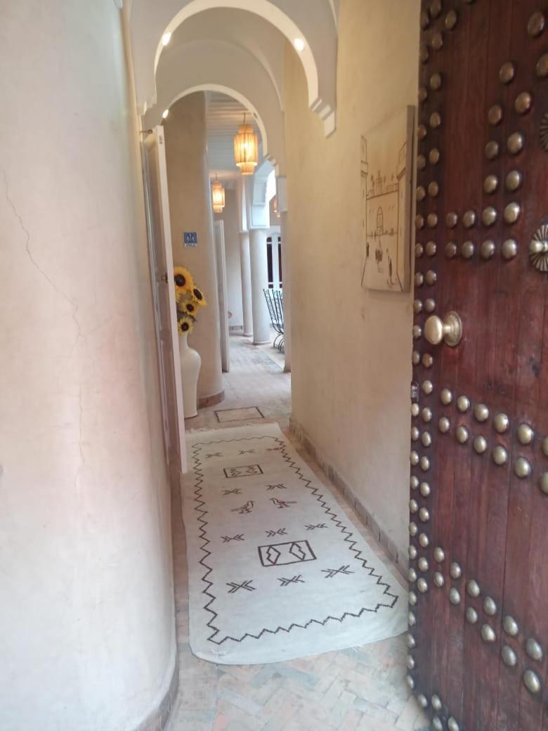 Riad Awinati Location Privatisee ,Piscine Chauffee , Beau Rooftop Hotel Marrakesh Exterior foto