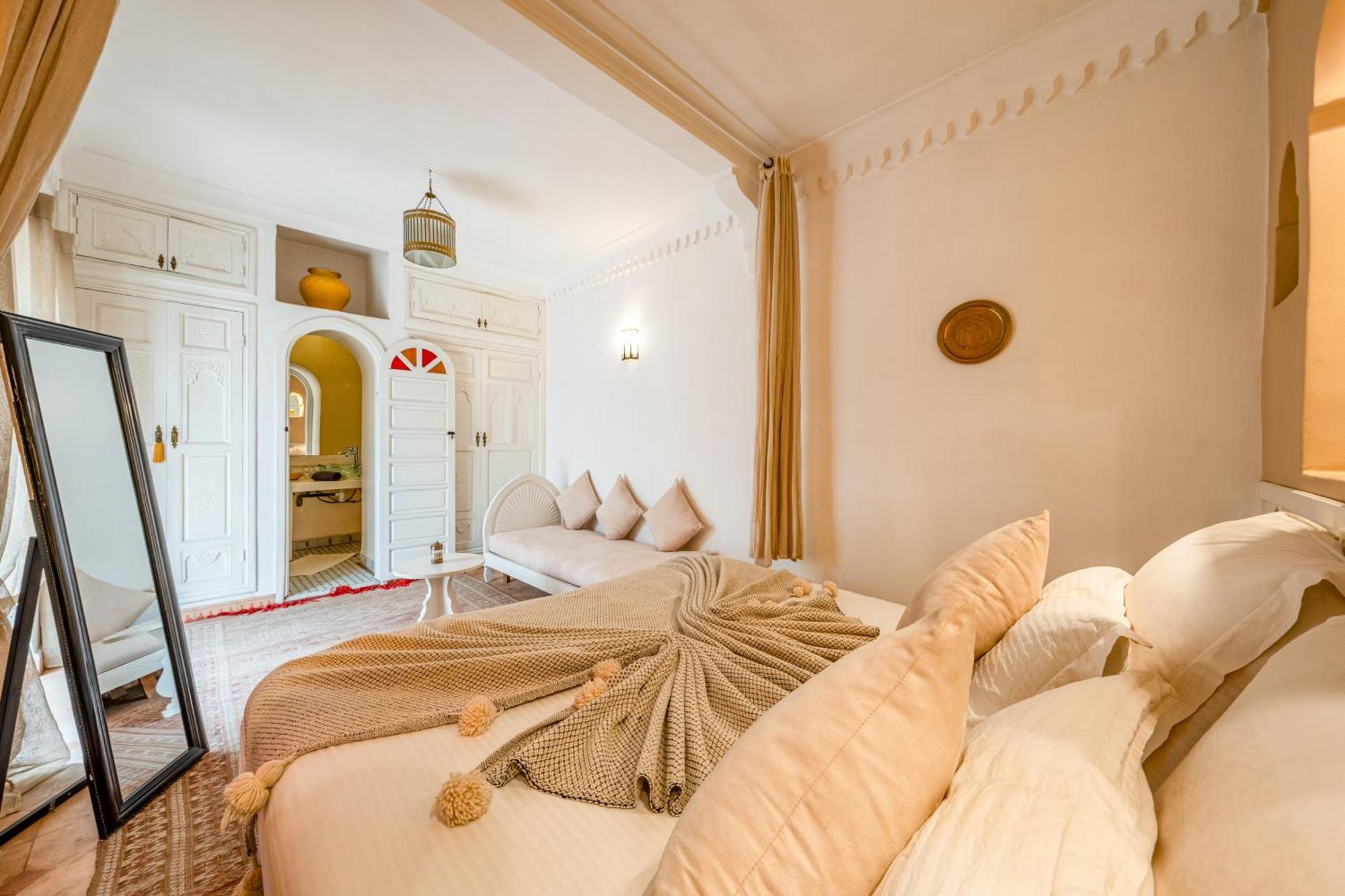 Riad Awinati Location Privatisee ,Piscine Chauffee , Beau Rooftop Marrakesh Exterior foto