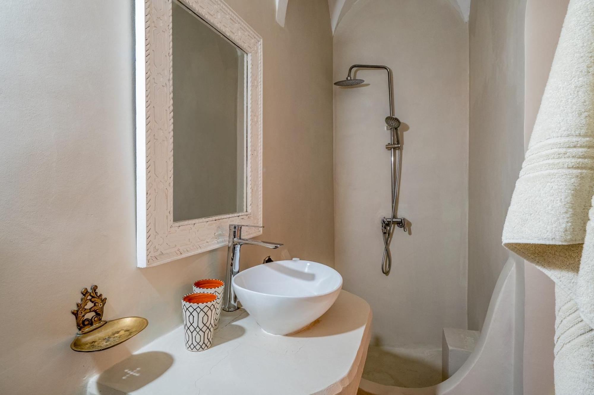 Riad Awinati Location Privatisee ,Piscine Chauffee , Beau Rooftop Marrakesh Exterior foto