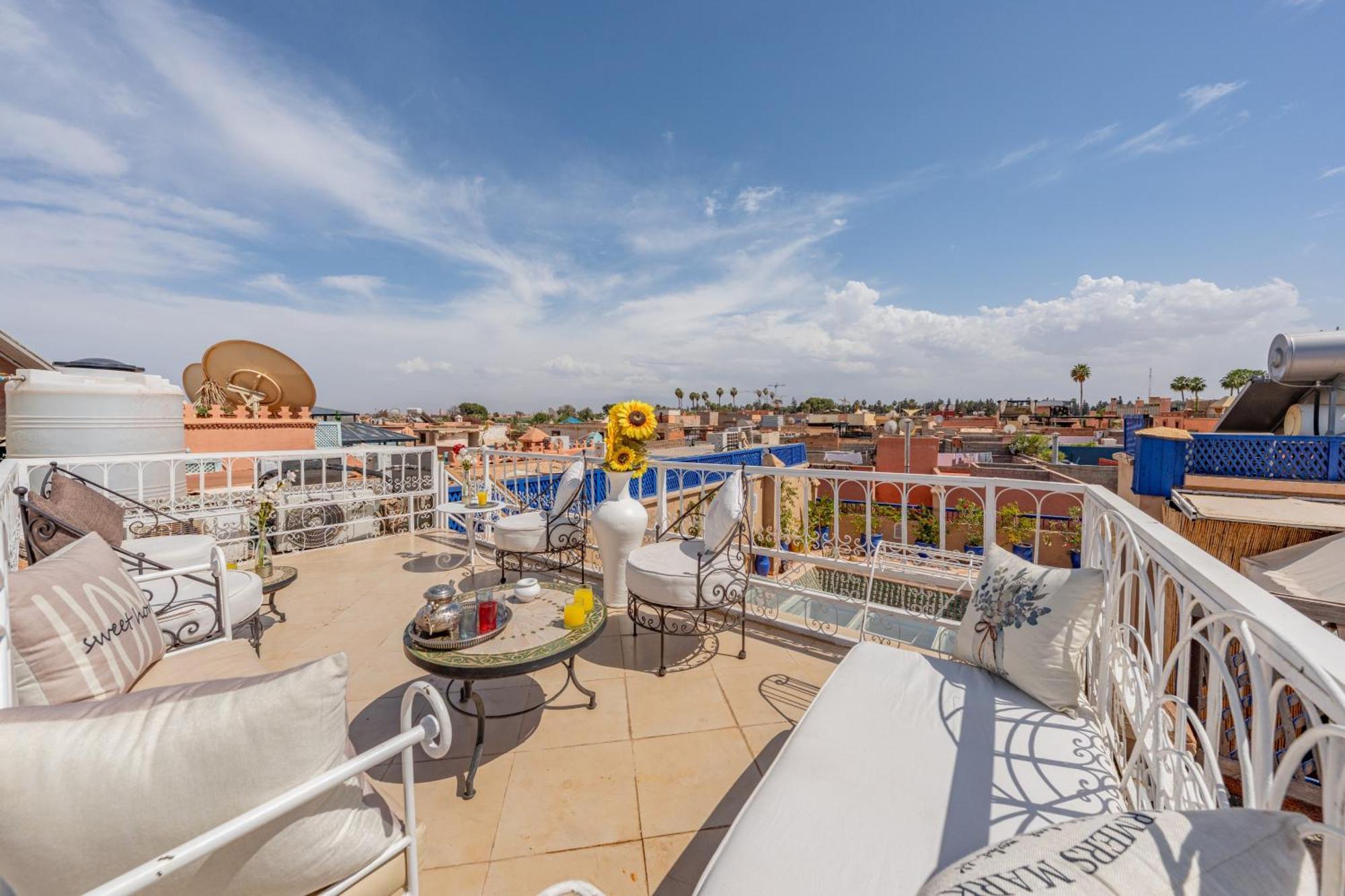 Riad Awinati Location Privatisee ,Piscine Chauffee , Beau Rooftop Marrakesh Exterior foto