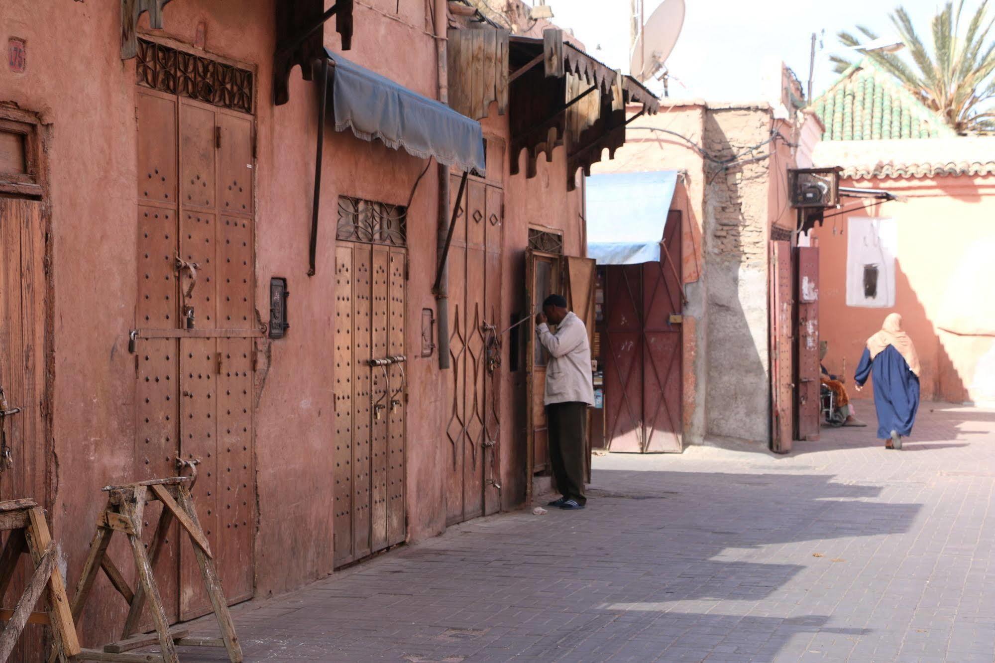 Riad Awinati Location Privatisee ,Piscine Chauffee , Beau Rooftop Hotel Marrakesh Exterior foto