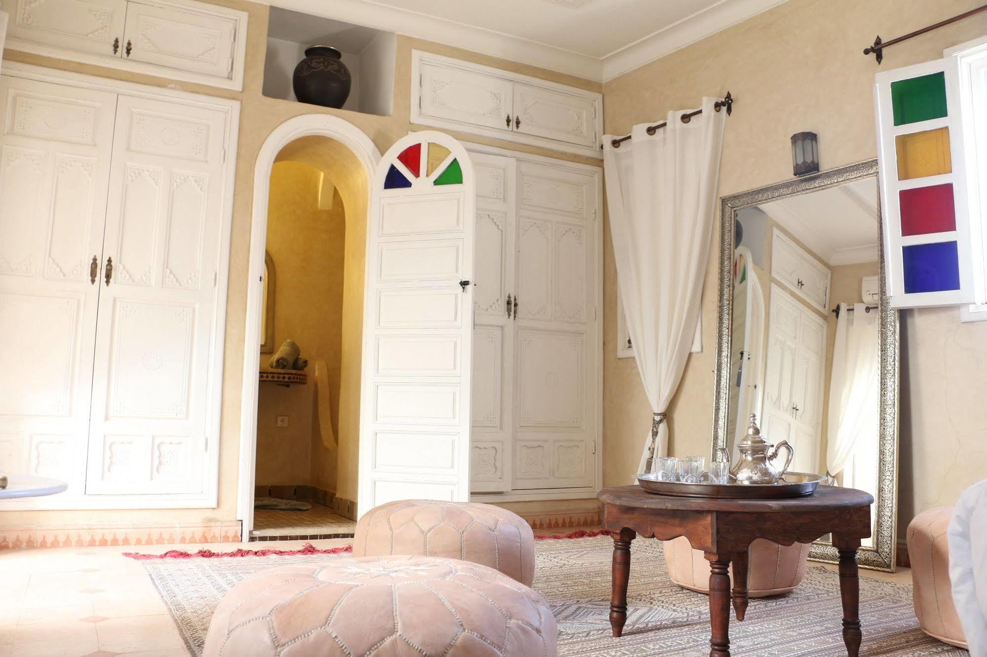 Riad Awinati Location Privatisee ,Piscine Chauffee , Beau Rooftop Marrakesh Exterior foto